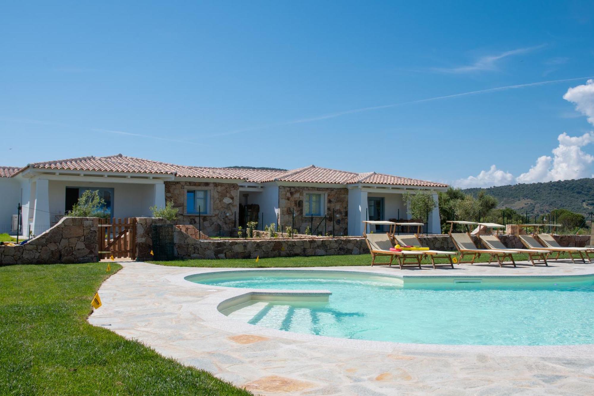 Enaja - Luxury Retreat Aparthotel Budoni Exterior photo